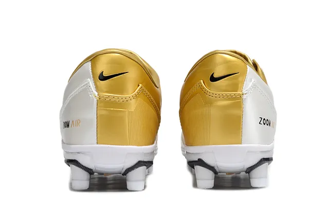 Nike সাদা সোনা কুইল্টেড সিন্থেটিক আপার লো-কাট সিলুয়েট ফার্ম-গ্রাউন্ড সকার শোজ 4