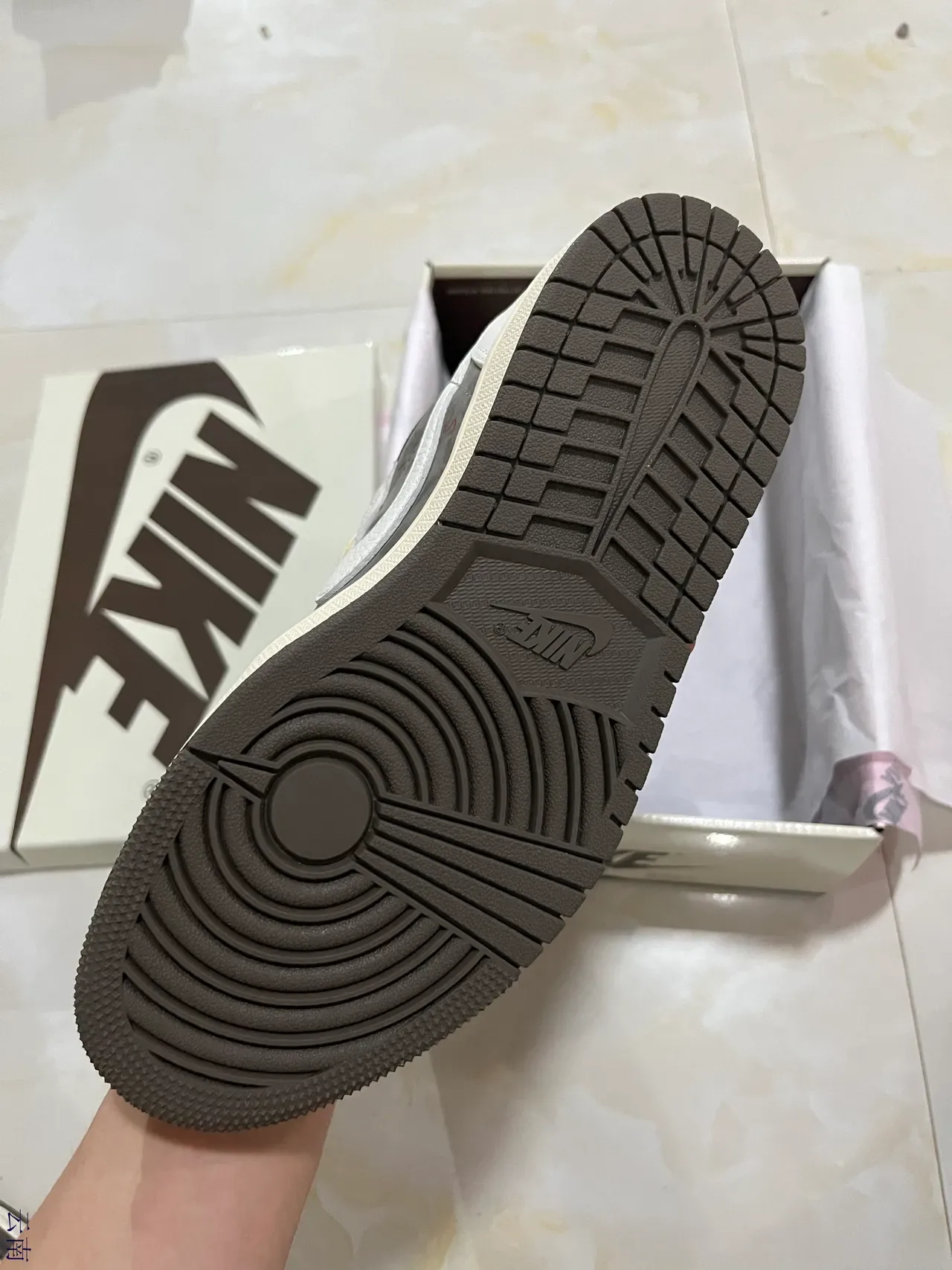 Nike tênis lifestyle branco e cinza low-top layered couro-suede 5