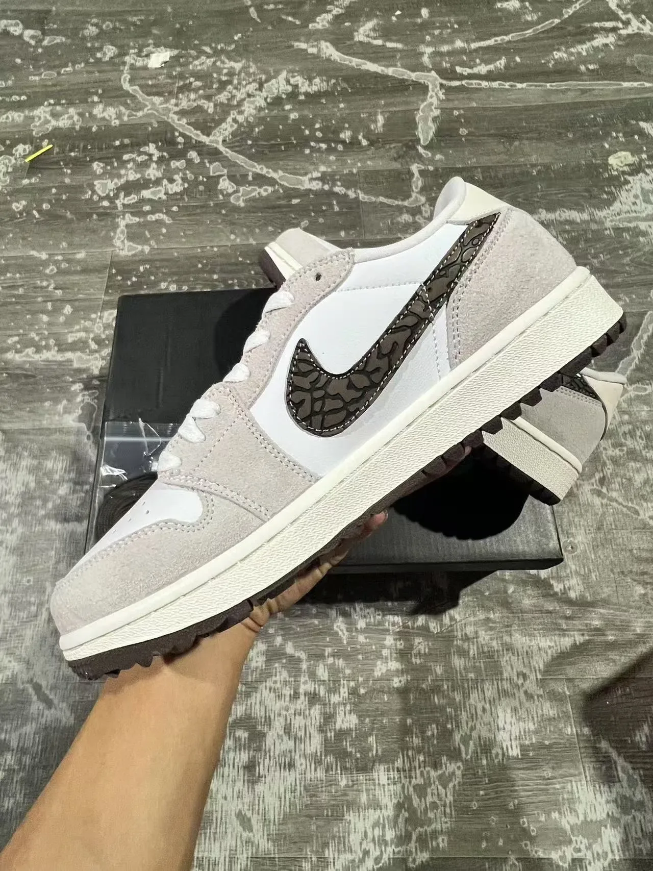 Nike White Gray Low-Top Suede And Leather Paneling Lifestyle Sneakers 5