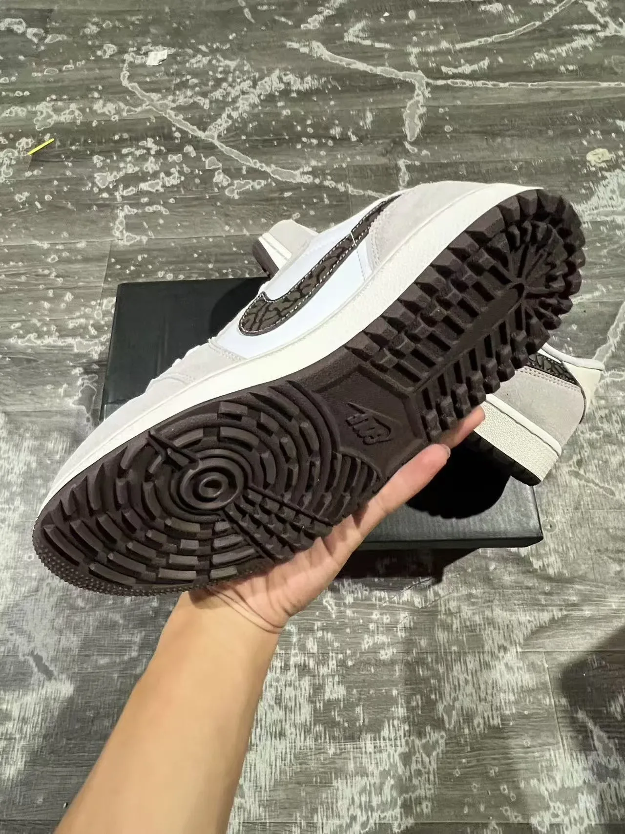 Nike White Gray Low-Top Suede And Leather Paneling Lifestyle Sneakers 6