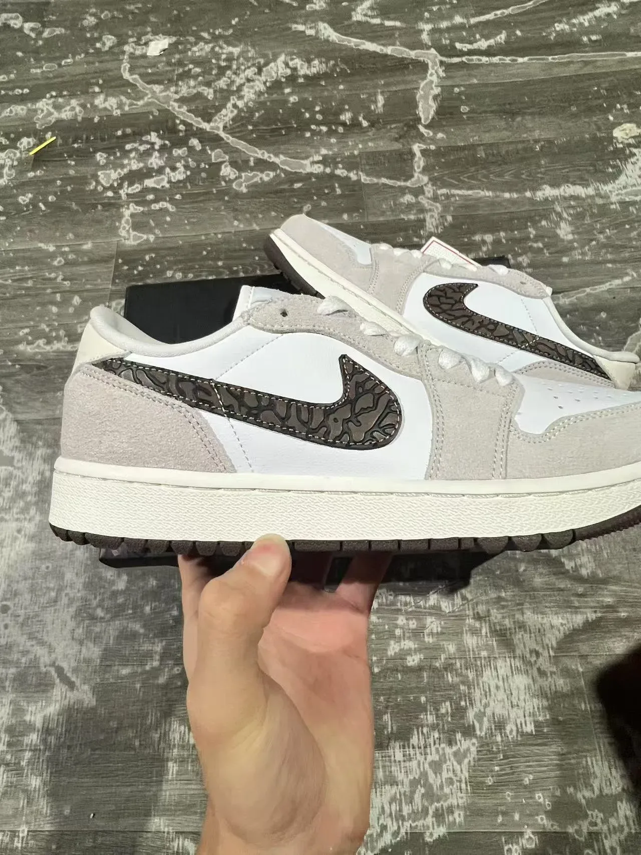 Nike White Gray Low-Top Suede And Leather Paneling Lifestyle Sneakers 7