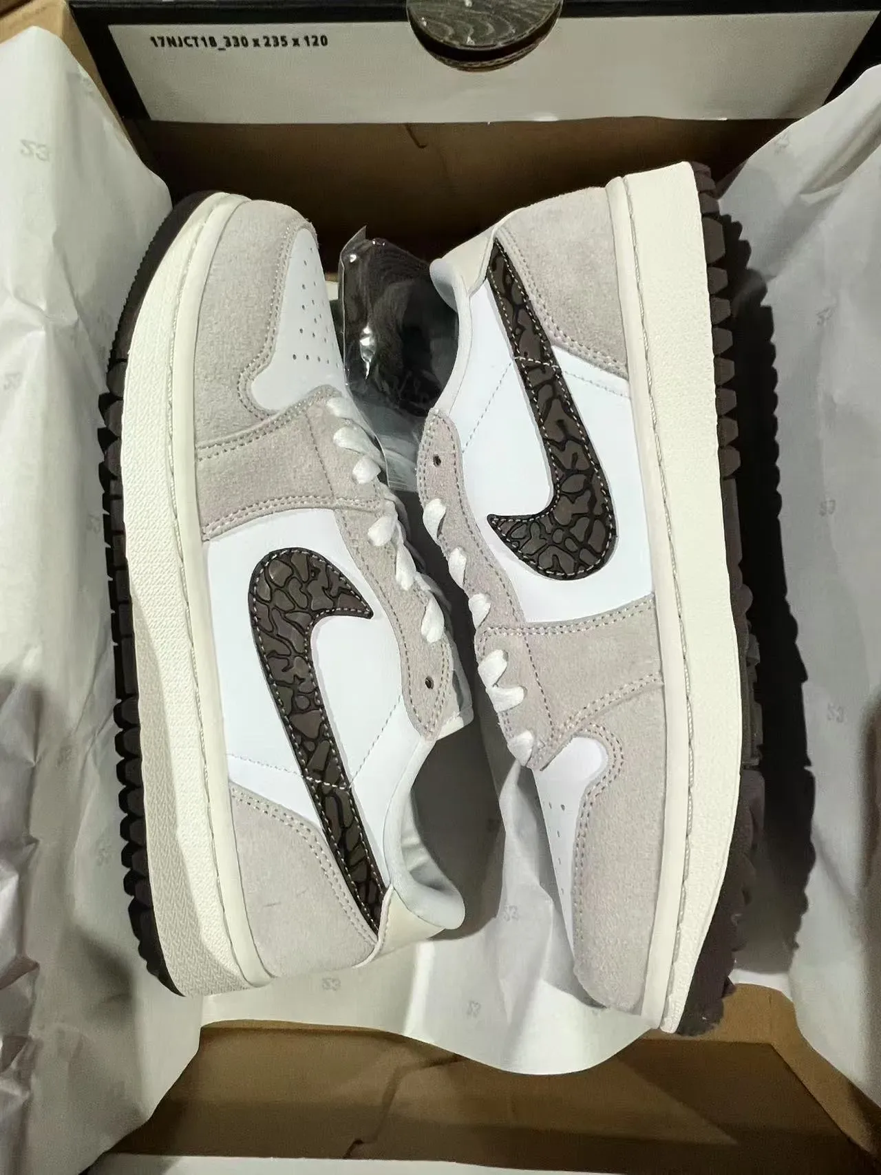Nike White Gray Low-Top Suede And Leather Paneling Lifestyle Sneakers 9