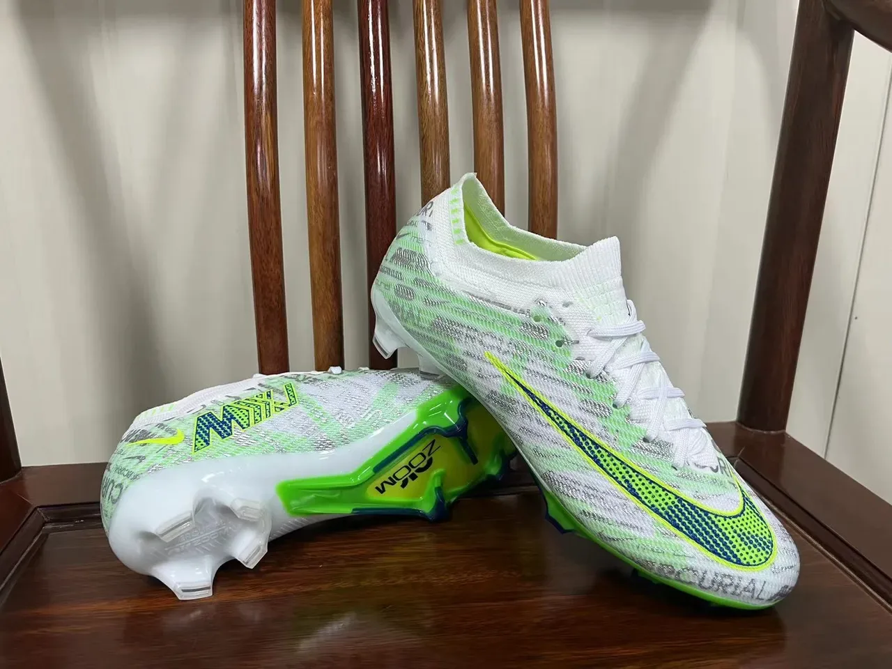 Nike 白绿 针织鞋面 透明鞋底 人工草地足球鞋 7