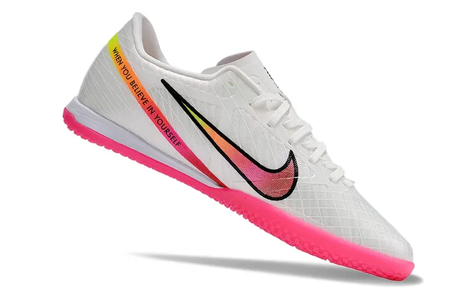 Nike Zapatos de fútbol indoor blanco y rosa low-top de upper sintético de malla 2