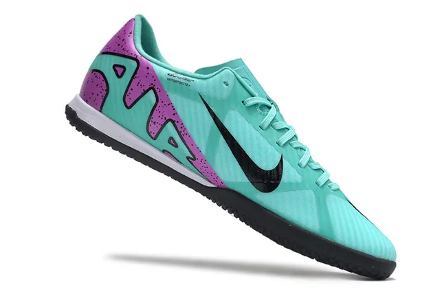 Nike Zapatos de fútbol indoor blanco y rosa low-top de upper sintético de malla 15