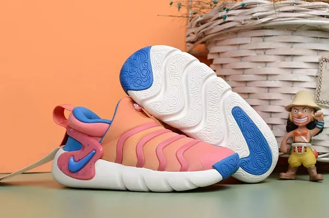Nike White Pink Slip-On Sculpted Midsole Lifestyle Sneakers 20