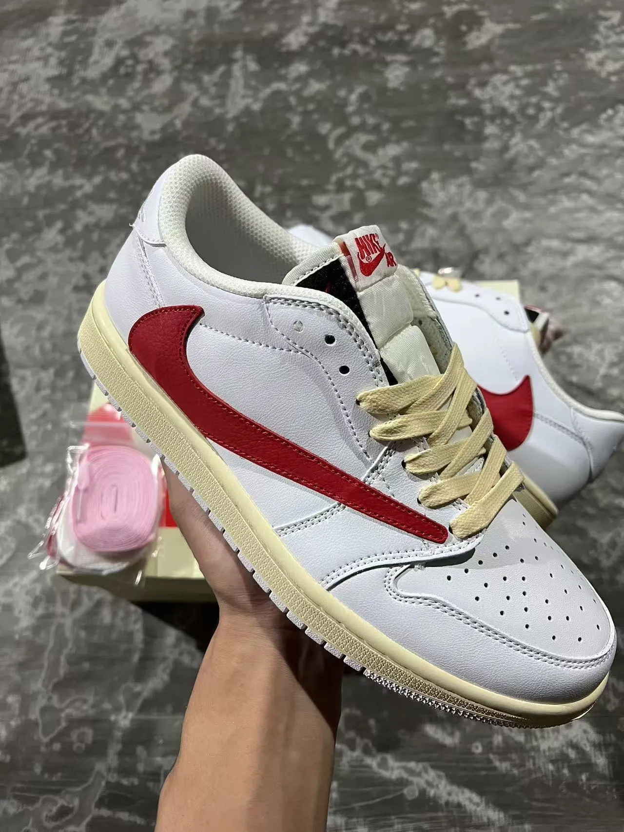 Nike White Red Low-Top Leather Upper Lifestyle Sneakers 2