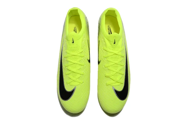Nike Chaussures de football jaune noir néon upper de knit Swoosh overlay pour terrain ferme 2