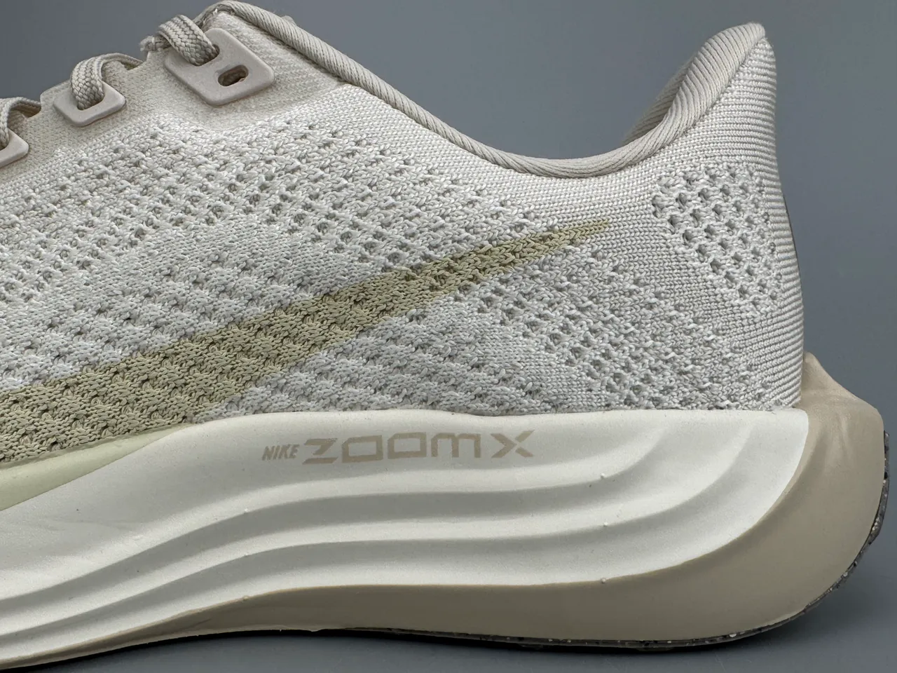 Nike ZoomX Beige Gold Knit Upper Midsole Tênis de Running 5