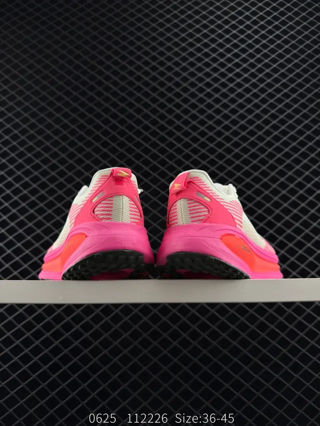 Nike ZoomX Beige Pink Parte superior de Knit Engineered Mediasola Gradient Tênis de corrida 3