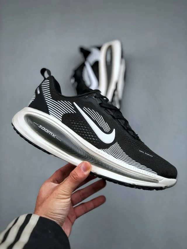 Nike ZoomX Black White Engineered Mesh Upper Dynamic Striped Overlay Running Shoes 4