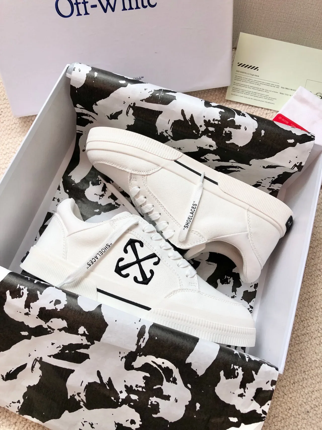 Off-White Black Canvas Upper Low-Top Silhouette Lifestyle Sneakers 2