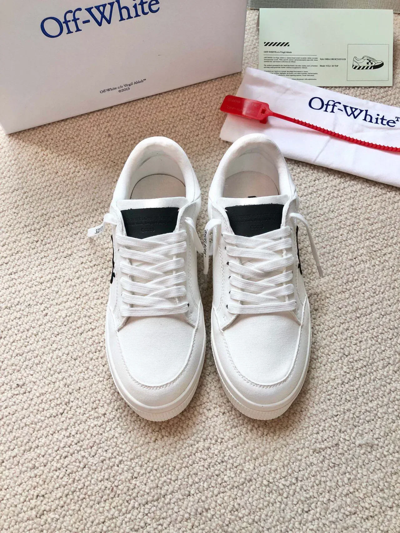 Off-White Black Canvas Upper Low-Top Silhouette Lifestyle Sneakers 3