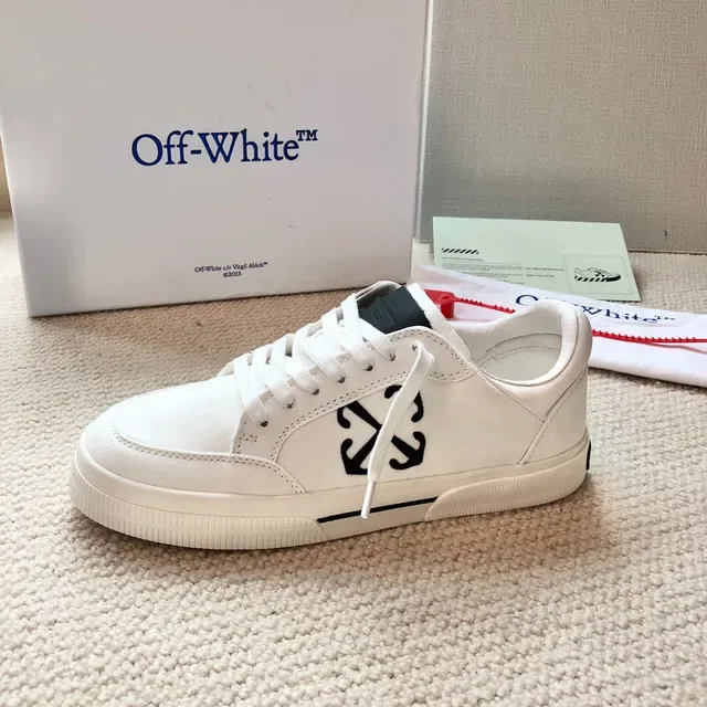 Off-White Black Canvas Upper Low-Top Silhouette Lifestyle Sneakers 5