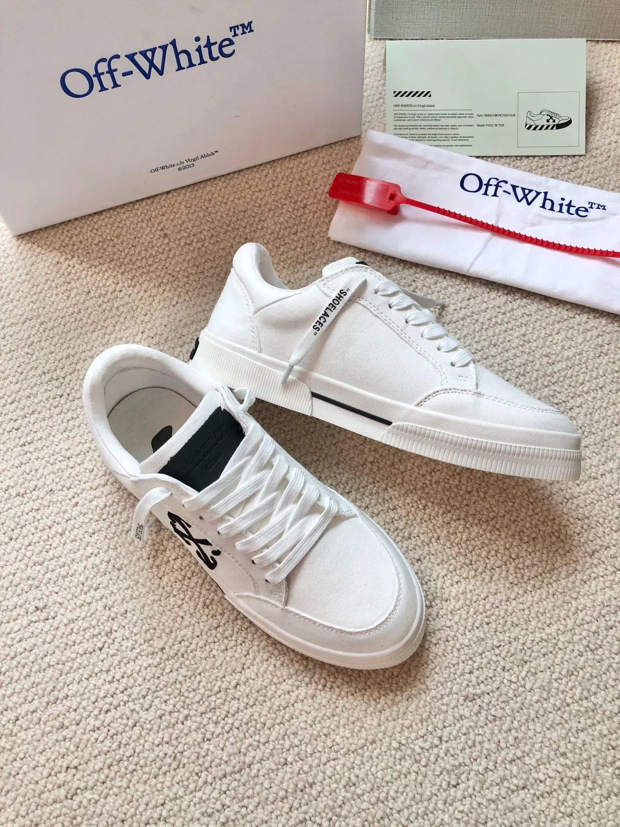 Off-White Black Canvas Upper Low-Top Silhouette Lifestyle Sneakers 6