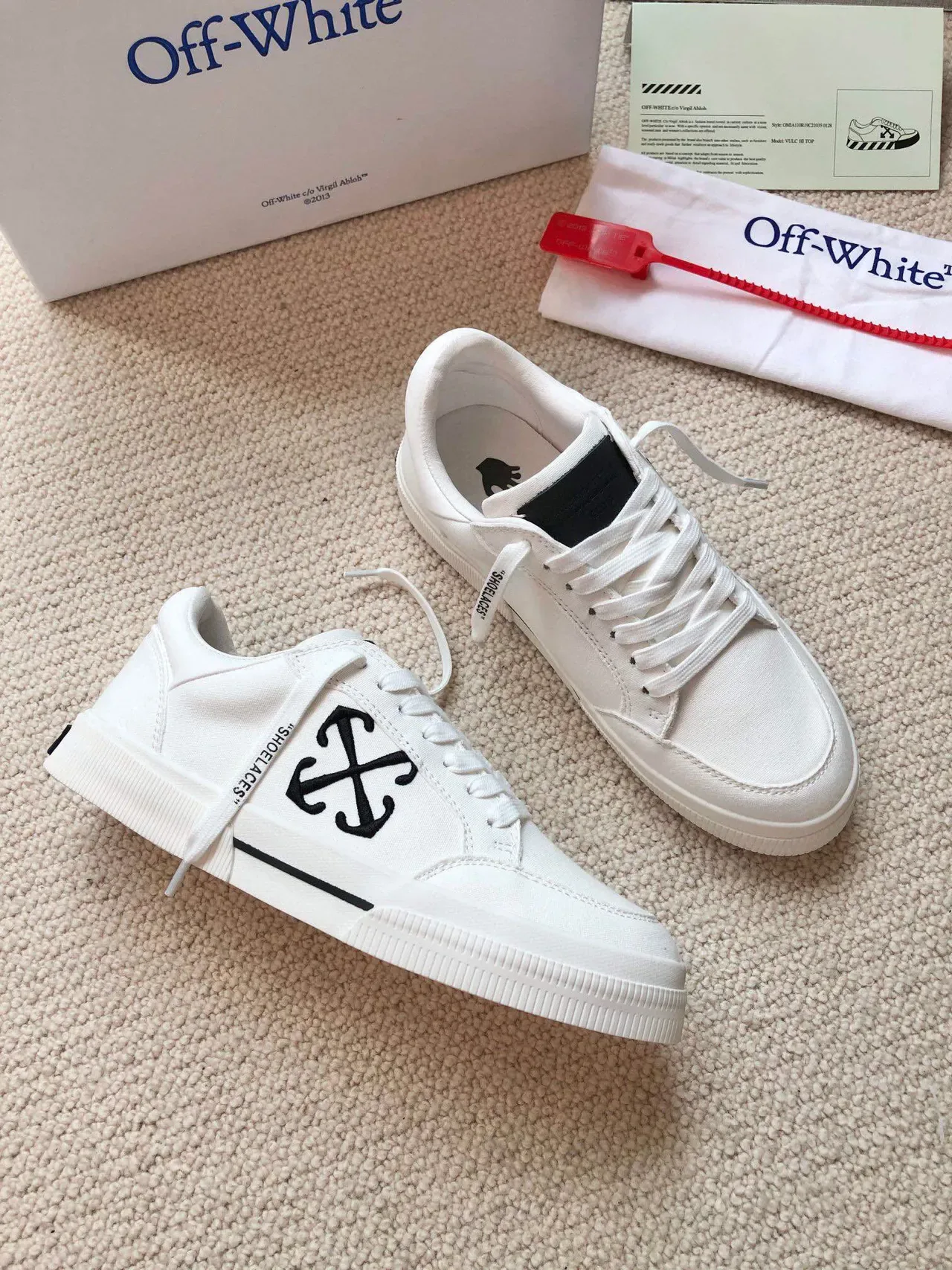 Off-White Black Canvas Upper Low-Top Silhouette Lifestyle Sneakers 8