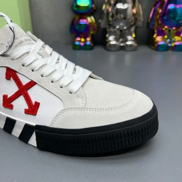 Off-White Tênis Lifestyle de Camurça Vermelha com Logotipo de Flecha Diagonal 7