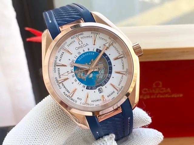 Omega Seamaster Aqua Terra Worldtimer Montre en Or Rose Cadran Blanc Sangle Bleue Mécanique 6