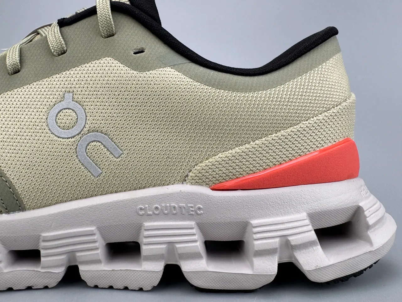 On Cloudmonster Beige Coral أحذية جري 5