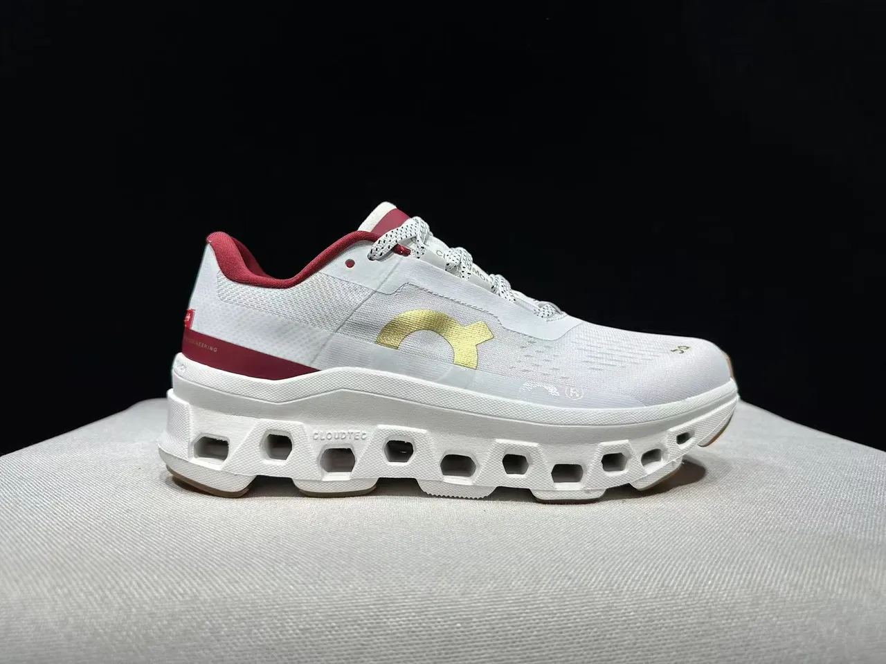 On Cloudmonster Blanc Bordeaux Doré Chaussures de course 6