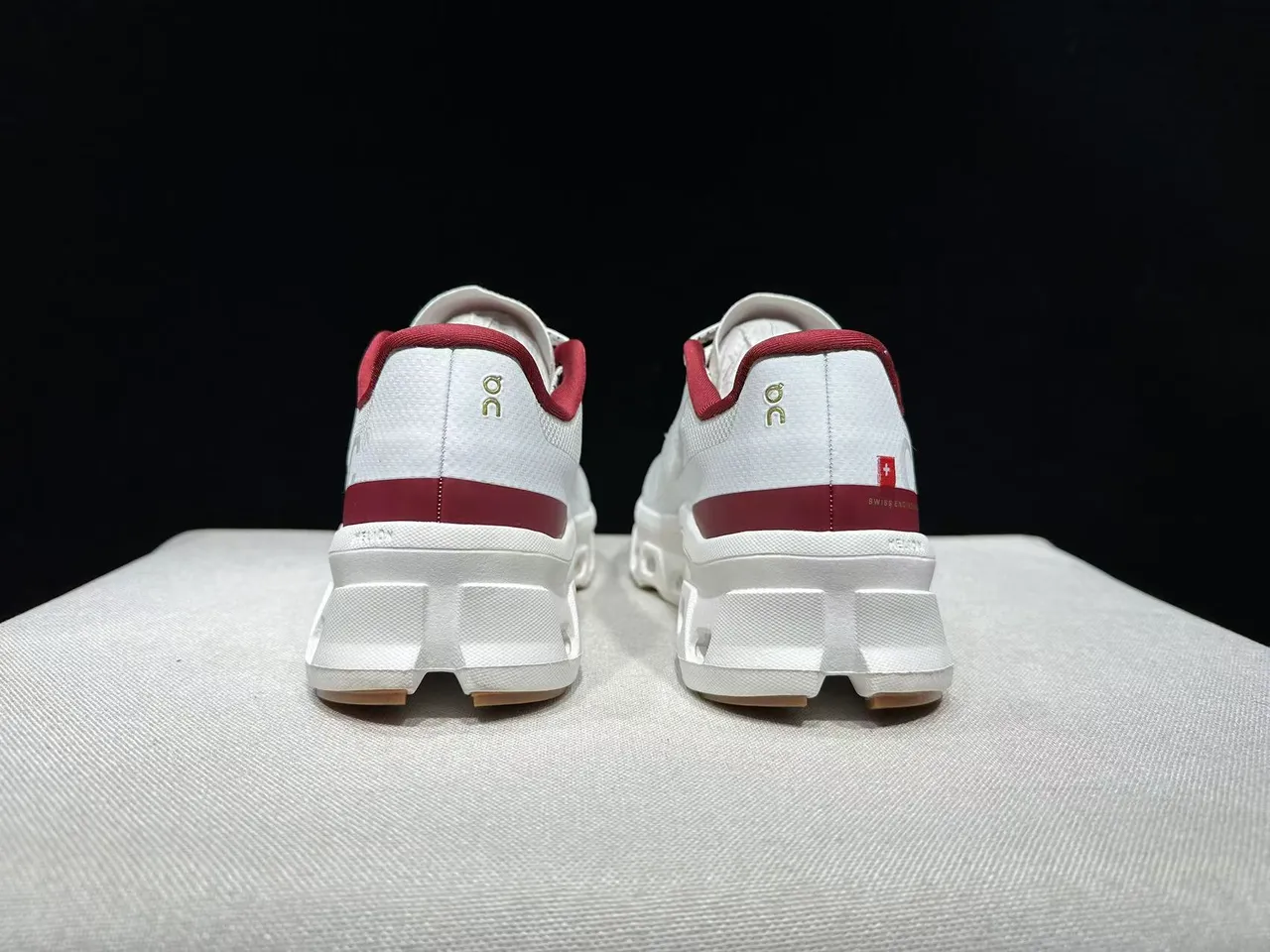On Cloudmonster Blanc Bordeaux Doré Chaussures de course 7