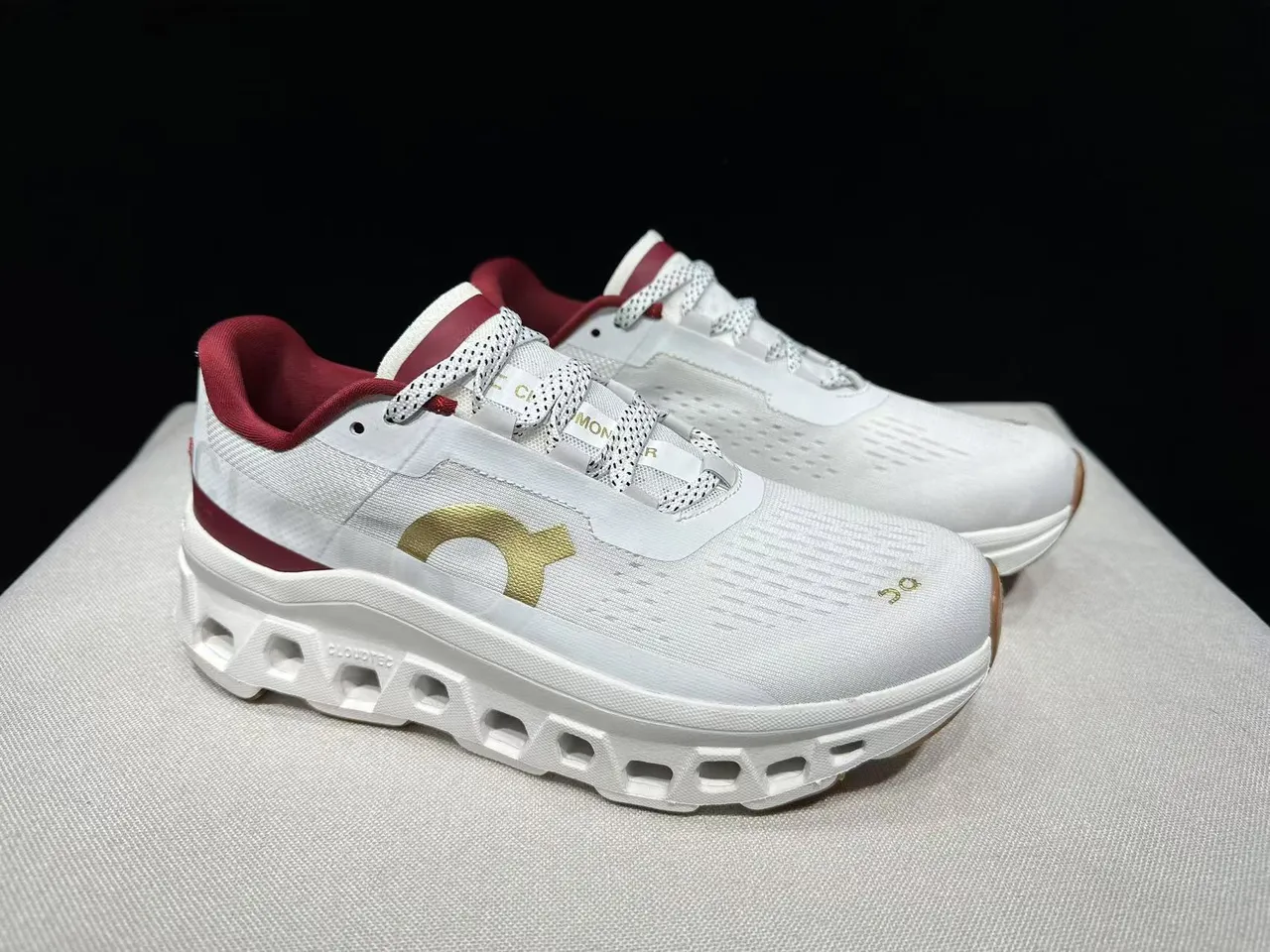 On Cloudmonster Blanc Bordeaux Doré Chaussures de course 10