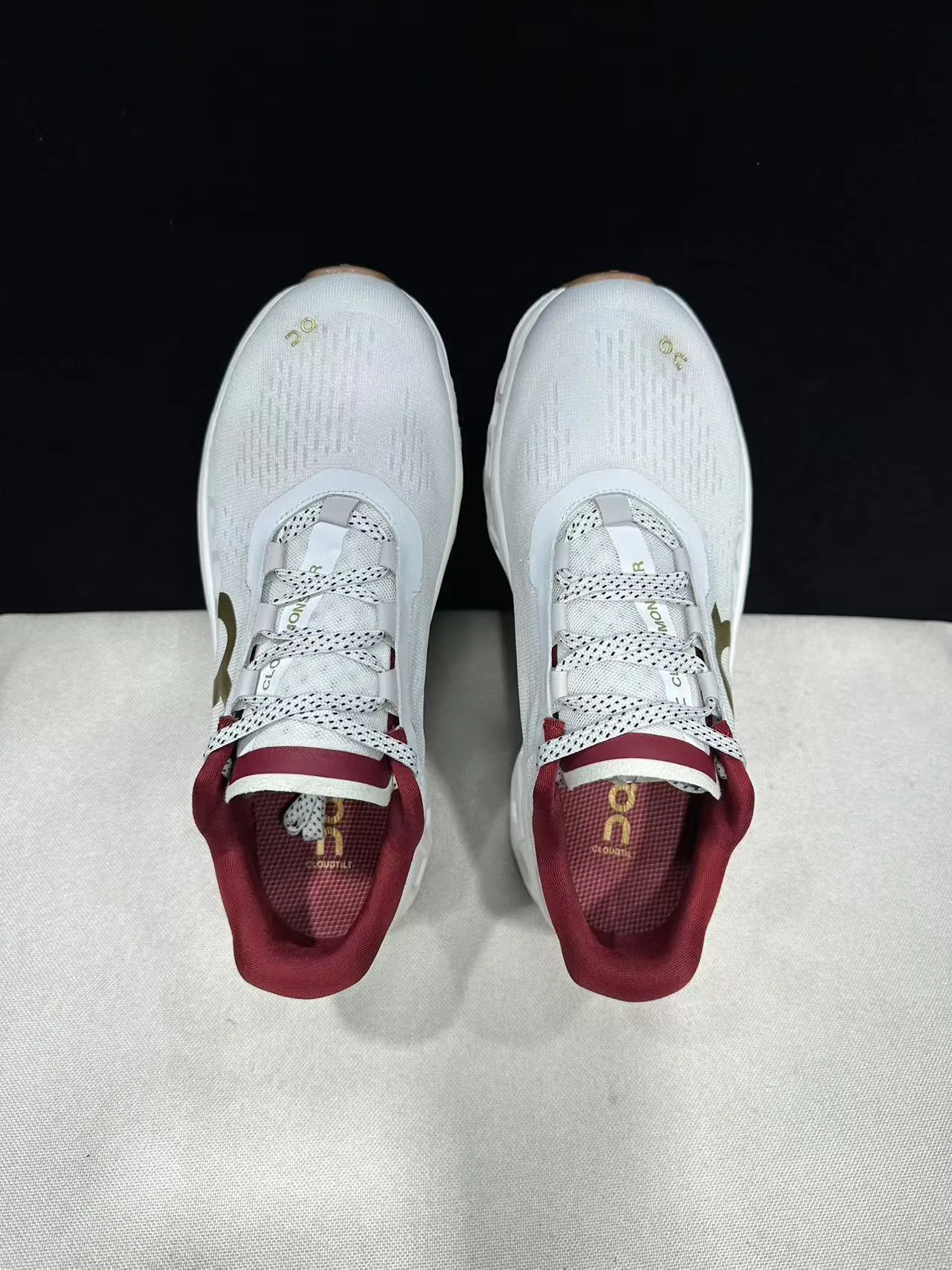On Cloudmonster Blanc Bordeaux Doré Chaussures de course 12
