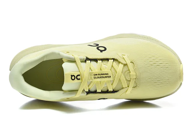 On Cloudsurfer 3 Amarillo pálido Zapatos de correr 2