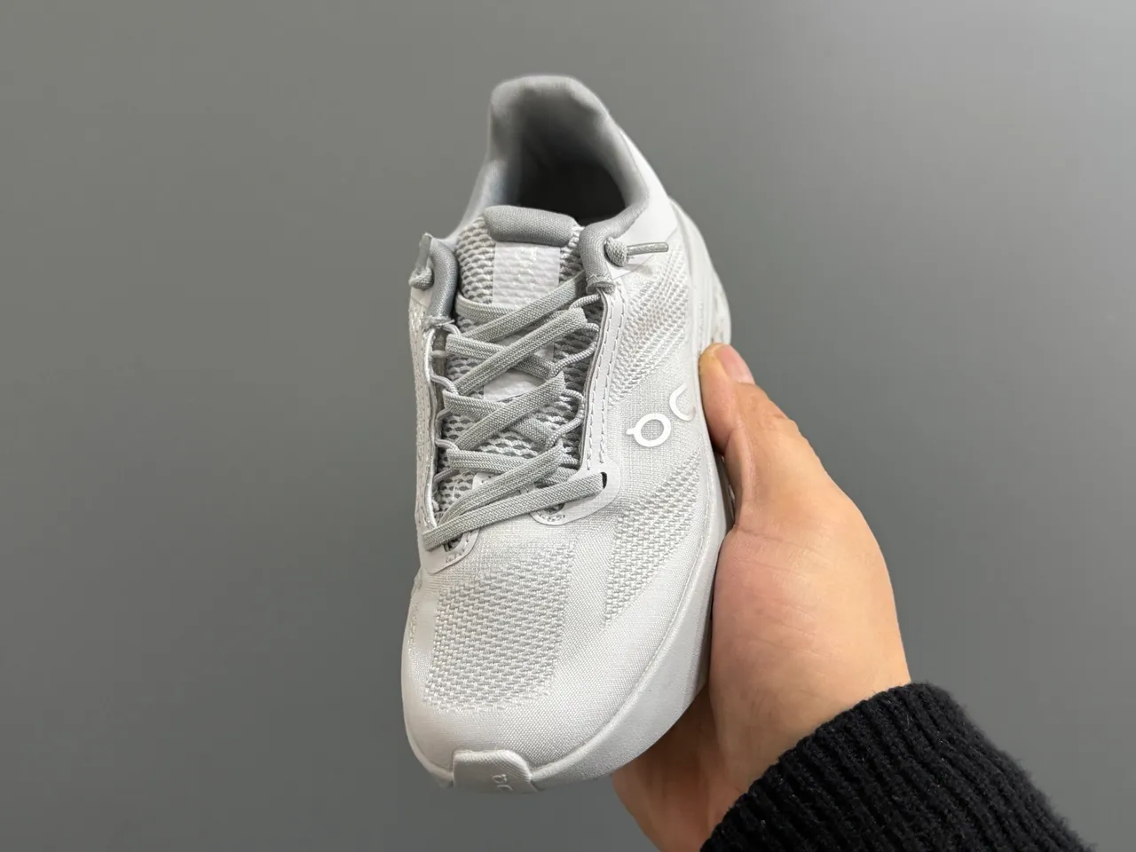 On Gray White Low-Top Lace-Up Running Shoes 21