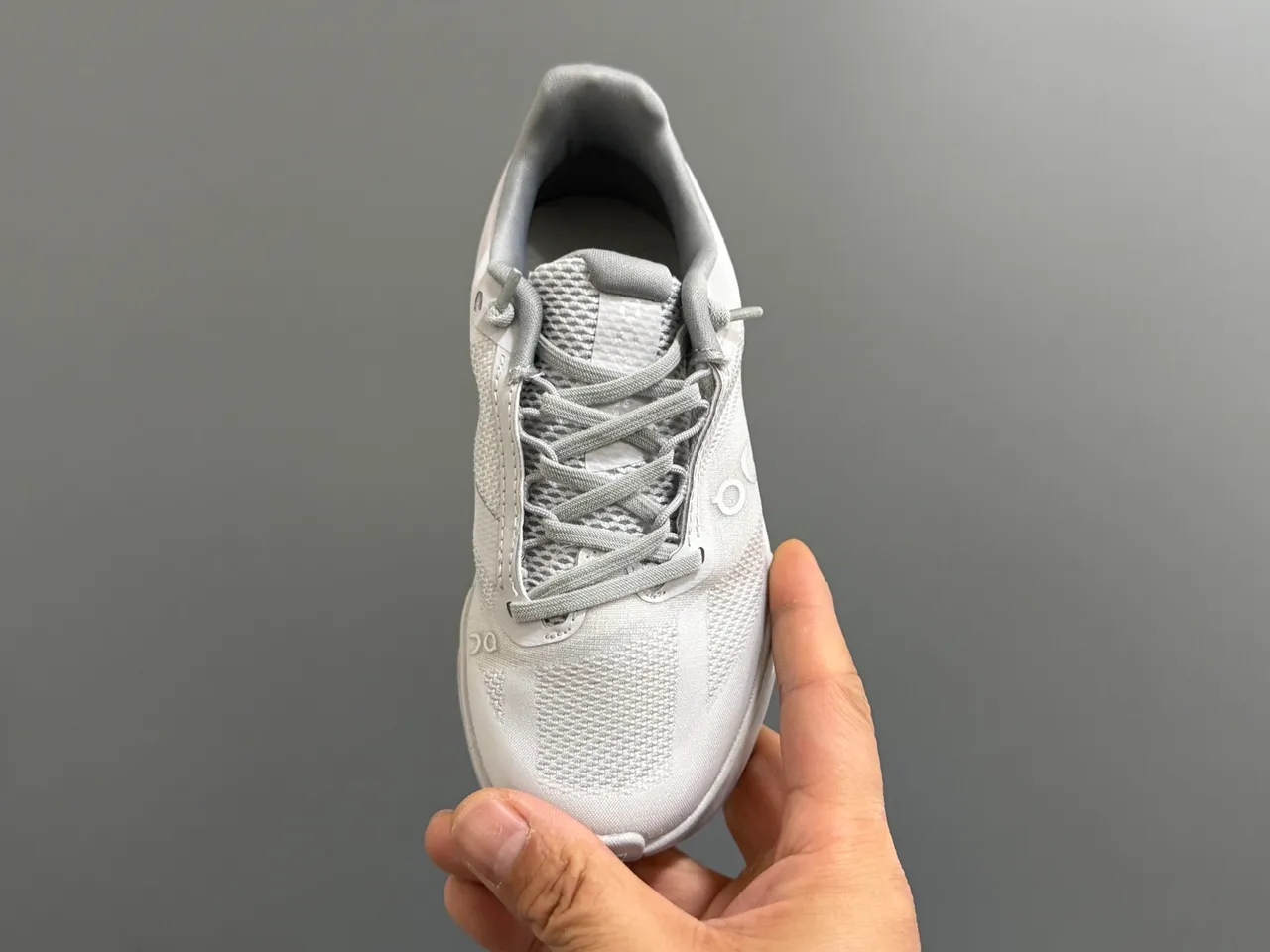 On Gray White Low-Top Lace-Up Running Shoes 24