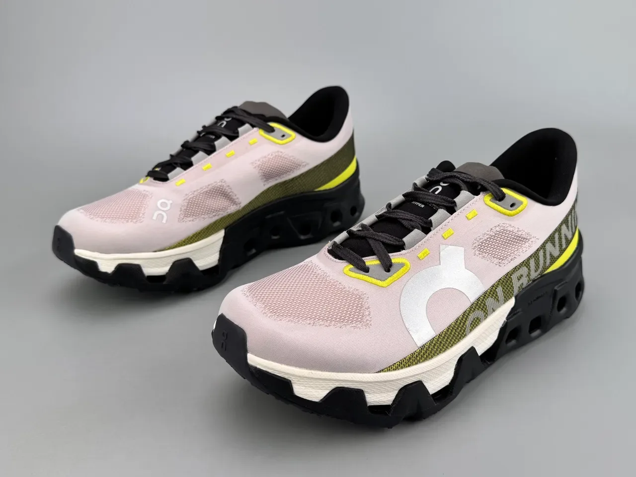 On Running Cloudmonster Rosa Amarelo Preto Tênis de Corrida 5