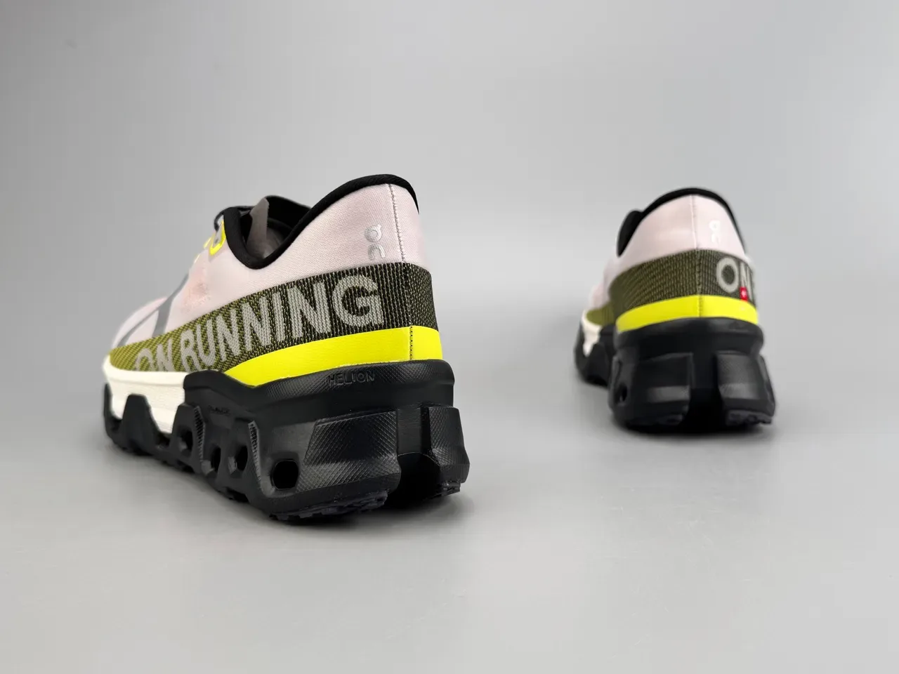 On Running Cloudmonster Rosa Amarelo Preto Tênis de Corrida 6