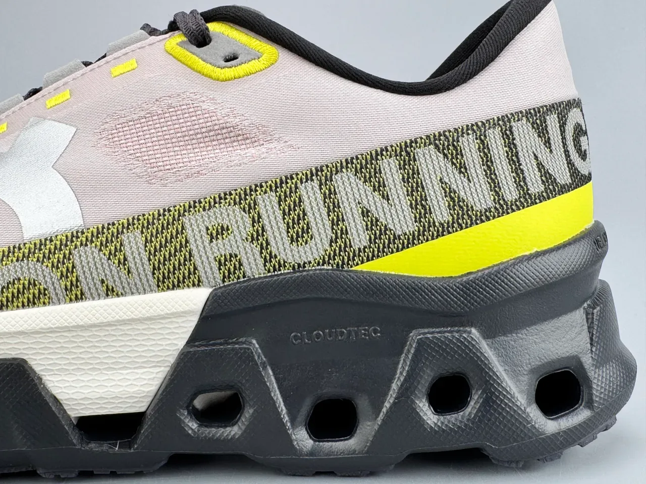 On Running Cloudmonster Rosa Amarelo Preto Tênis de Corrida 7