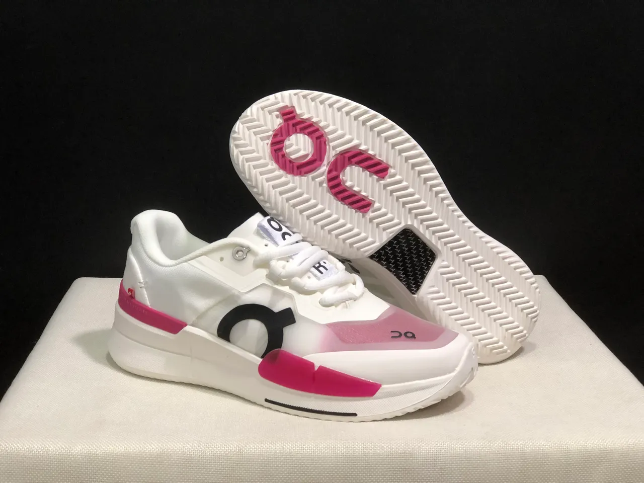 On The Roger Pro2 Chaussures de course blanches roses 5