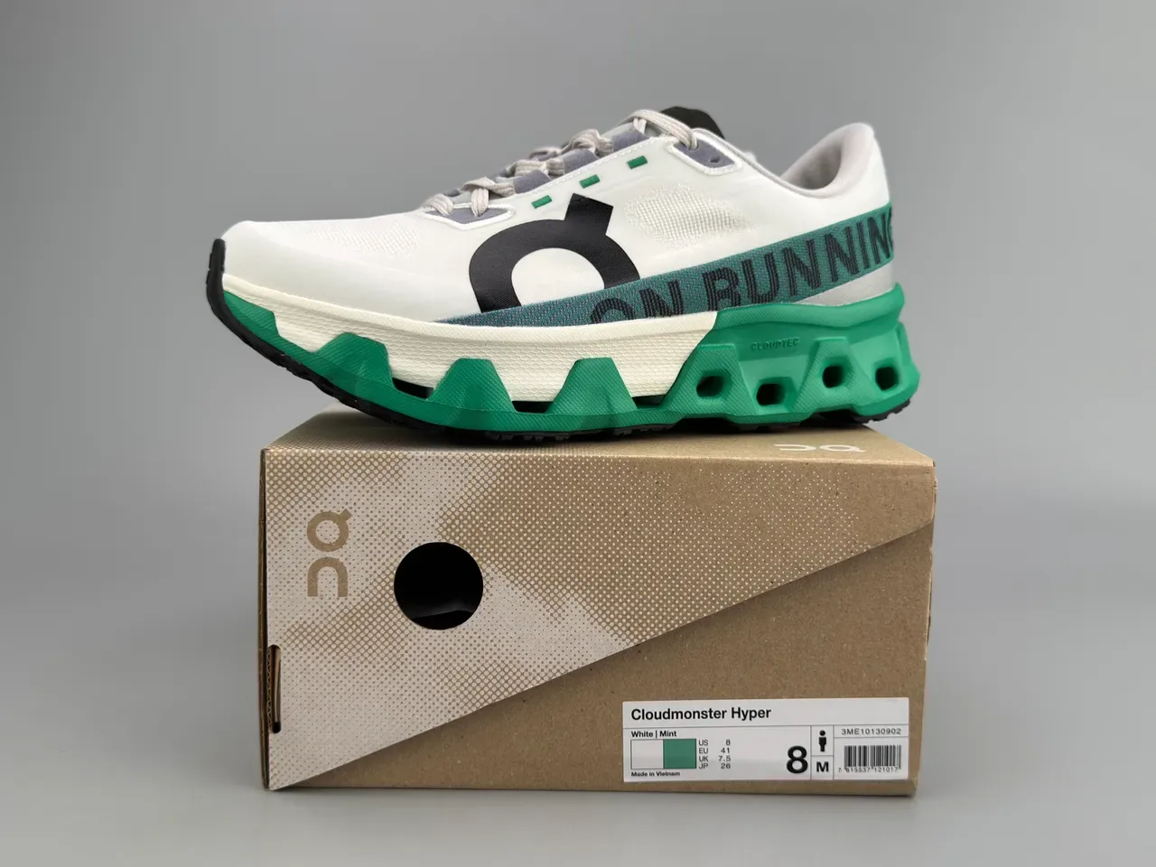 On White Green Engineered Podded Midsole Breathable Mesh Upper Running Shoes 2