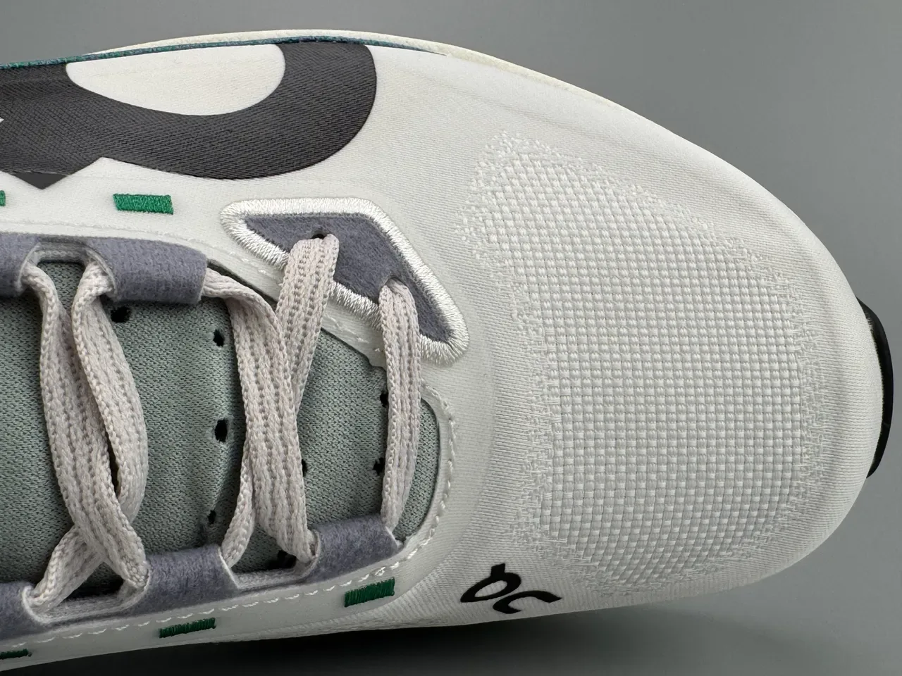 On White Green Engineered Podded Midsole Breathable Mesh Upper Running Shoes 6