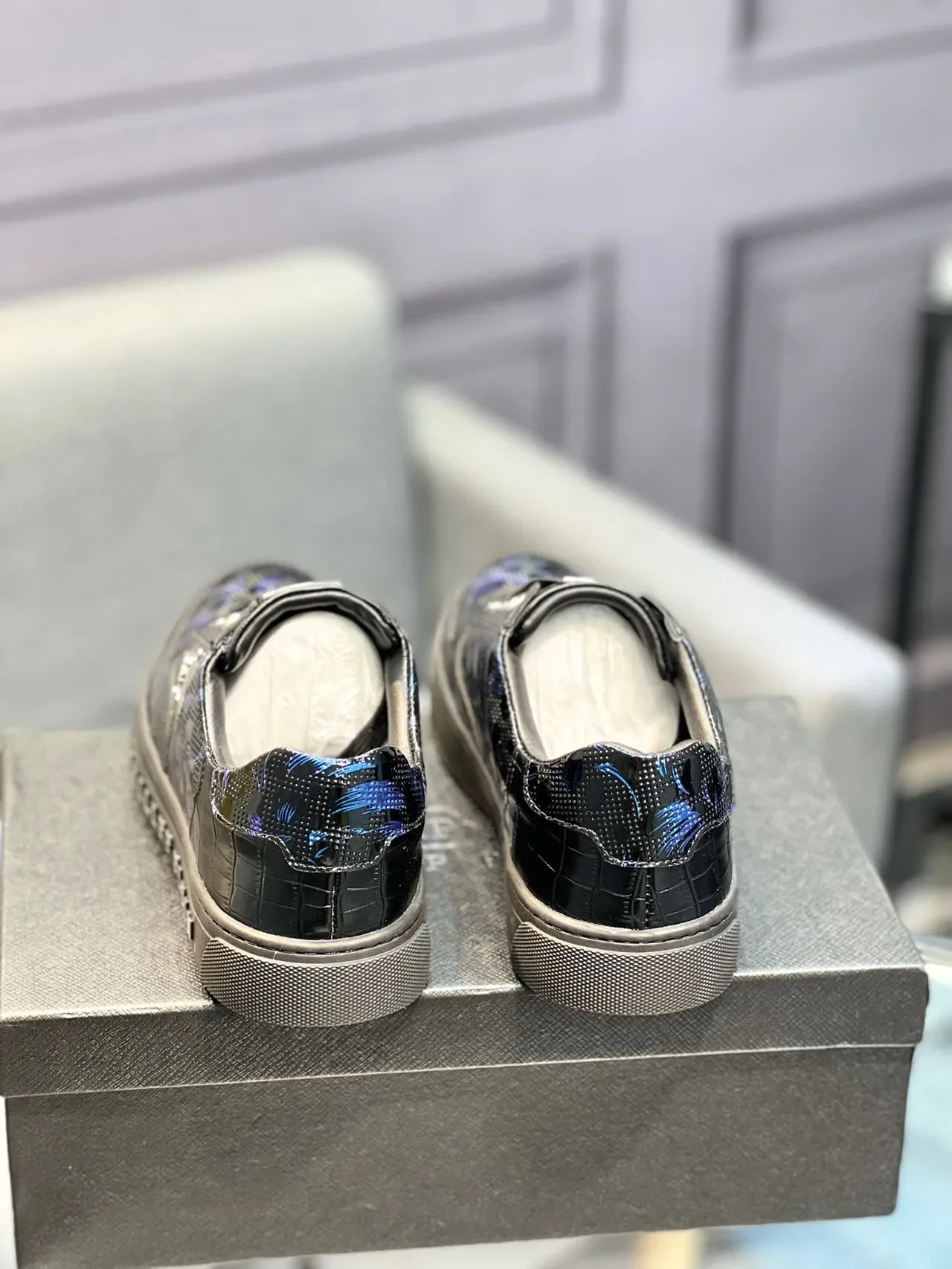 Philipp Plein काला नीला चमकदार पेटेंट प्रभाव ऊपरी फ्लोरल एम्ब्रॉयडरी पैटर्न लाइफस्टाइल स्नीकर 7