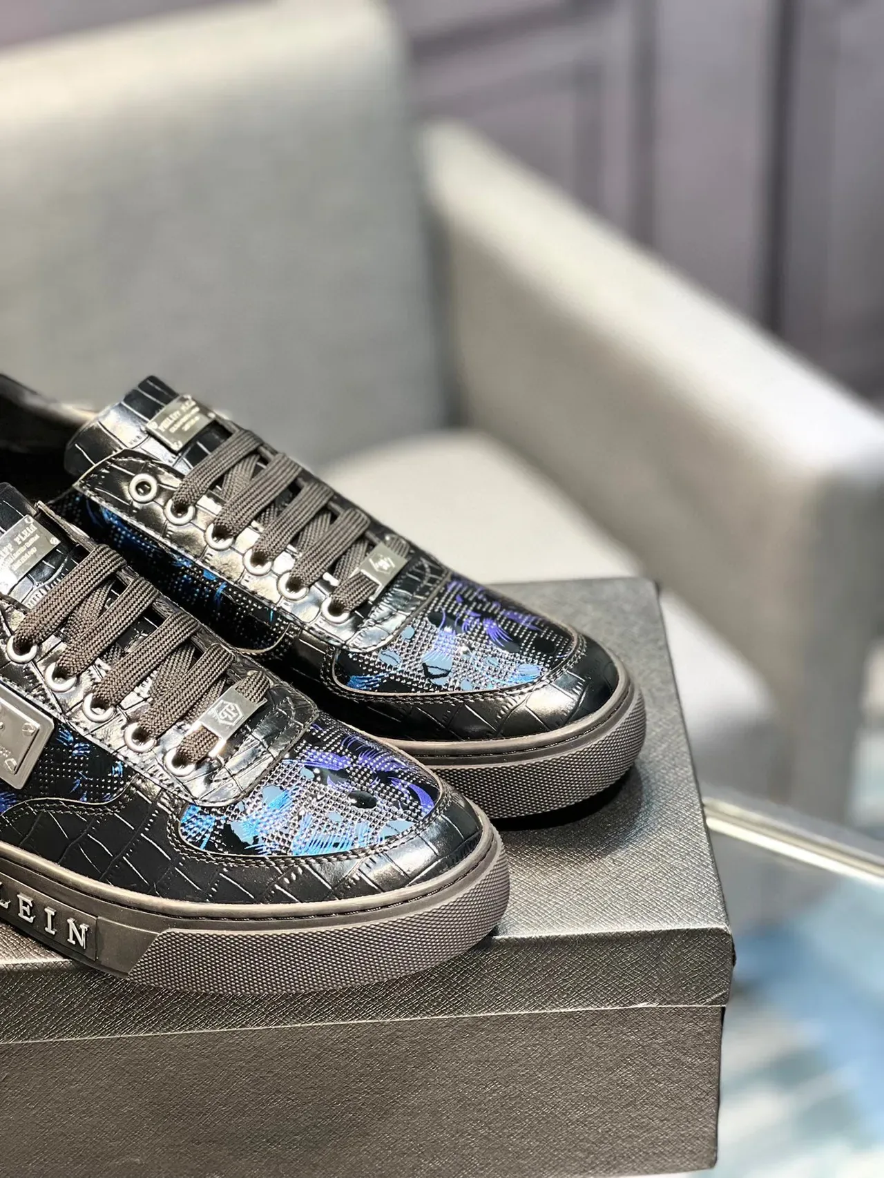 Philipp Plein काला नीला चमकदार पेटेंट प्रभाव ऊपरी फ्लोरल एम्ब्रॉयडरी पैटर्न लाइफस्टाइल स्नीकर 8