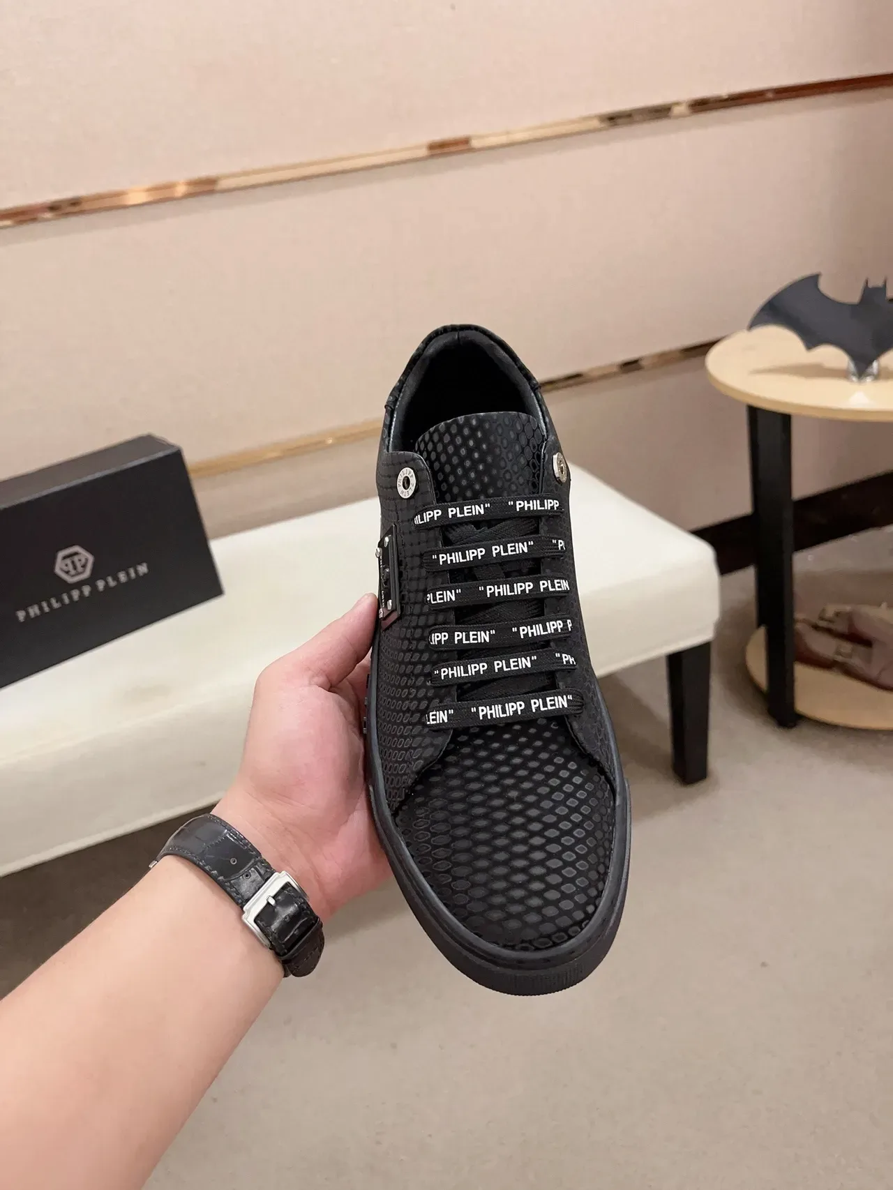 Philipp Plein काला टेक्सचर्ड अपर ब्रांडेड लेस-अप लाइफस्टाइल स्नीकर 3