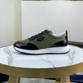 Prada 军绿色 黑色 橄榄色 漆皮 三角金属标志牌 生活方式运动鞋