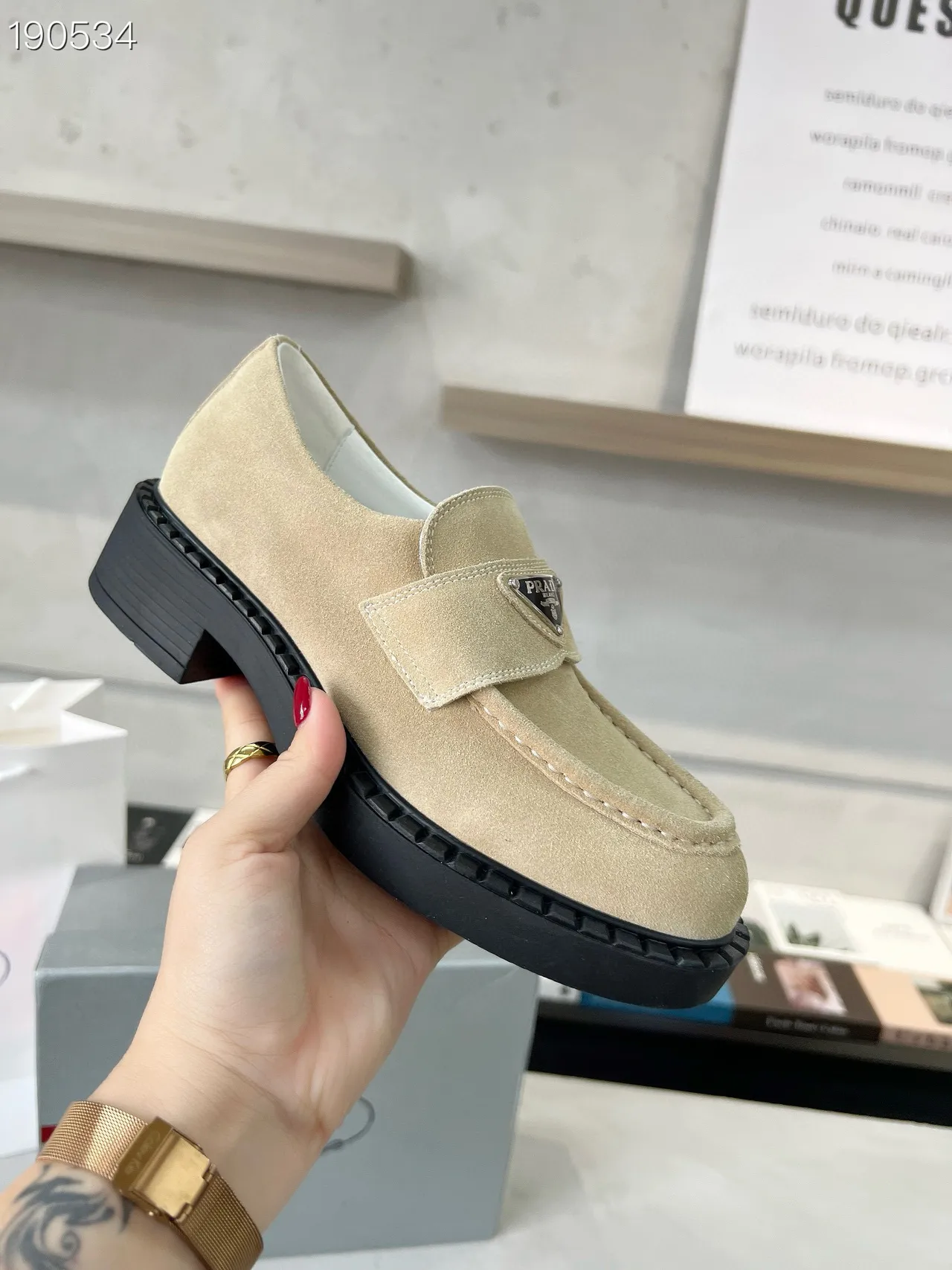 Prada 米色黑色麂皮鞋面 平台鞋底 乐福鞋 8