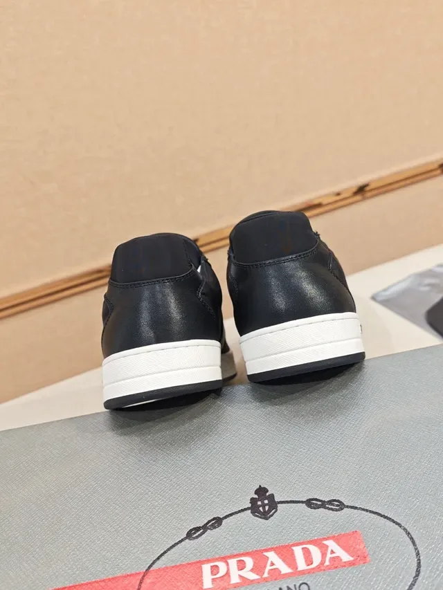 Prada 黑白生活方式运动鞋 3