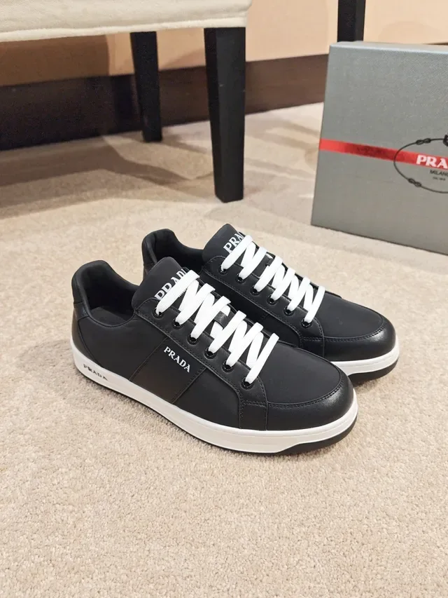 Prada 黑白生活方式运动鞋 4
