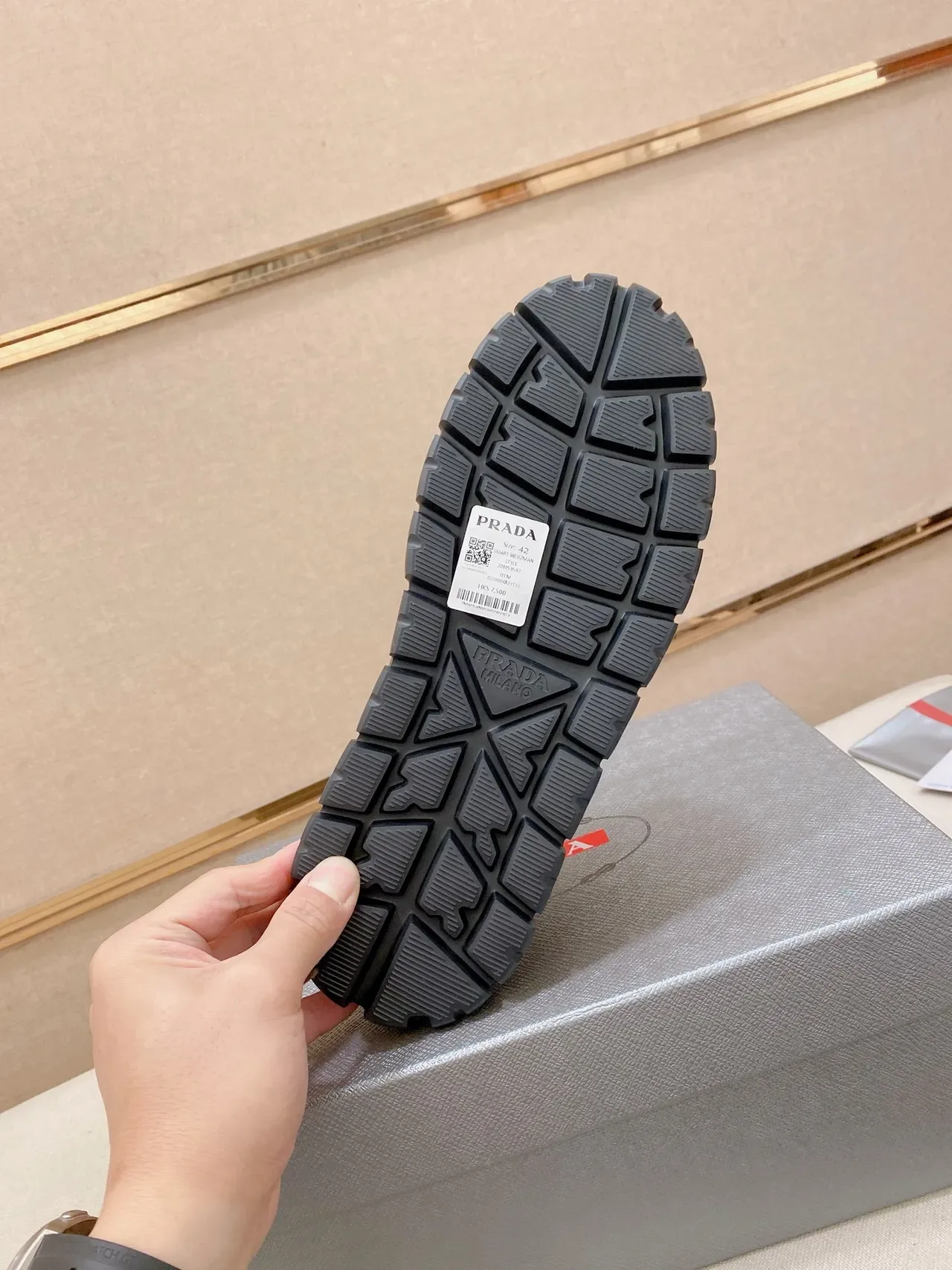 Prada Tênis Chunky Pretos Monocromáticos de Malha e Couro 3