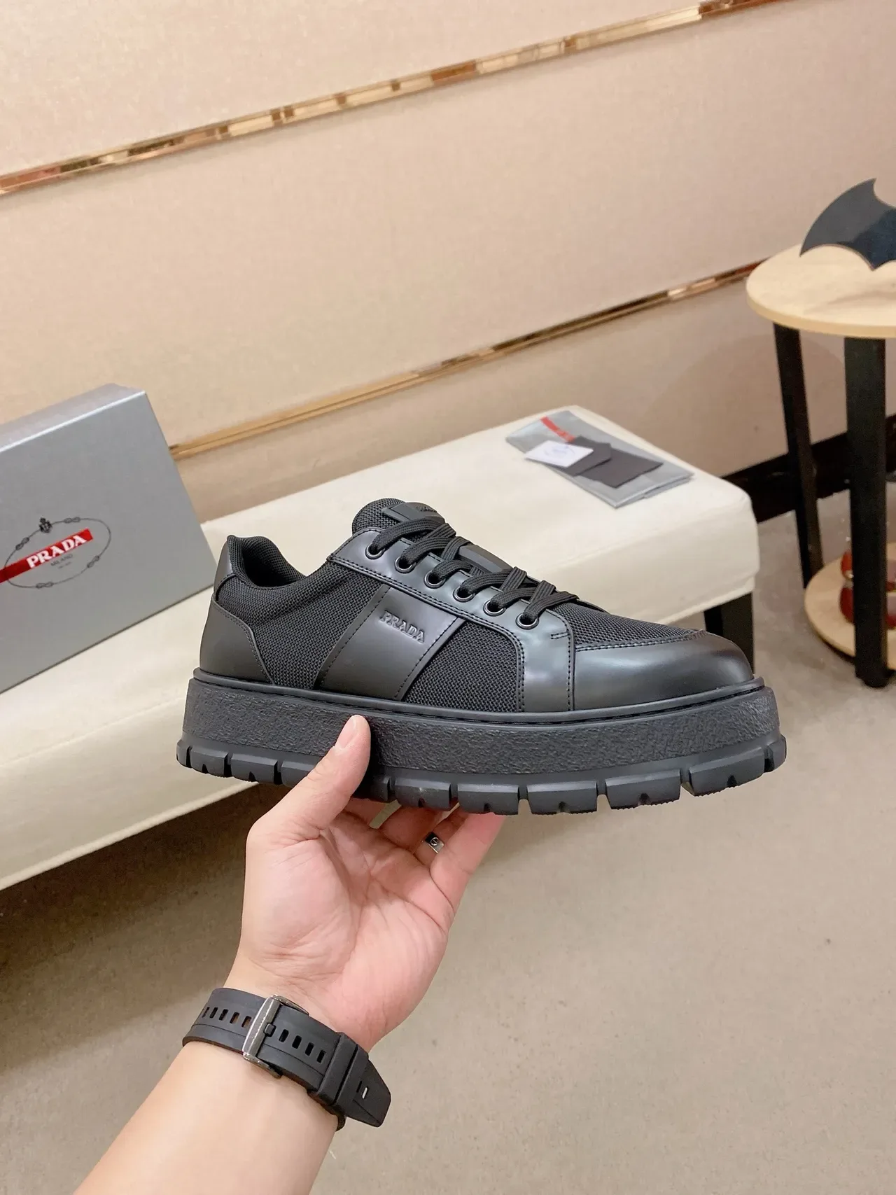 Prada Tênis Chunky Pretos Monocromáticos de Malha e Couro 5