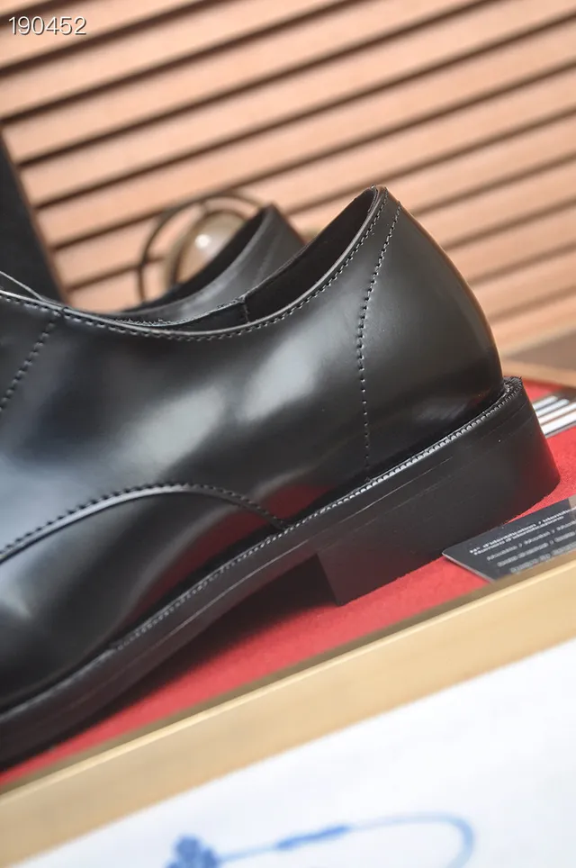Prada Zapatos Oxford Negro Pulido de Punta Redonda 4