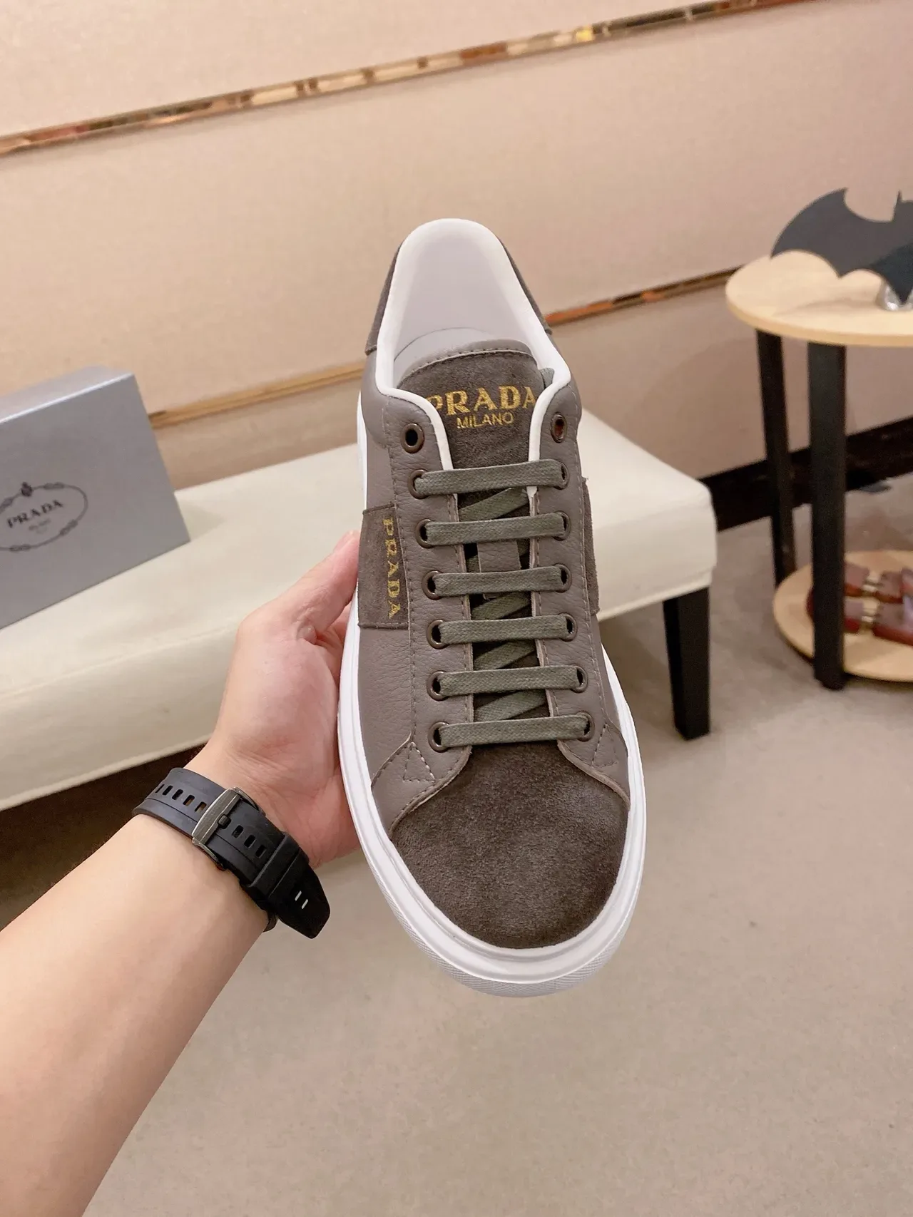 Prada Zapatillas Lifestyle Marrón Blanco Low-Top Dos Tonos Cuero Ante 5