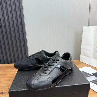 Prada Cloudbust काले पैनल्ड लेदर मैट एंड पैटेंट लाइफस्टाइल स्नीकर