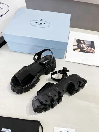 Prada Cloudbust কালো পেটেন্ট গ্লাডিয়েটর স্যান্ডেল 2