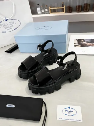 Prada Cloudbust কালো পেটেন্ট গ্লাডিয়েটর স্যান্ডেল 6